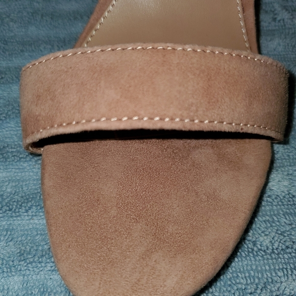 New Steve Madden Tan Suede Heels - Picture 3 of 7